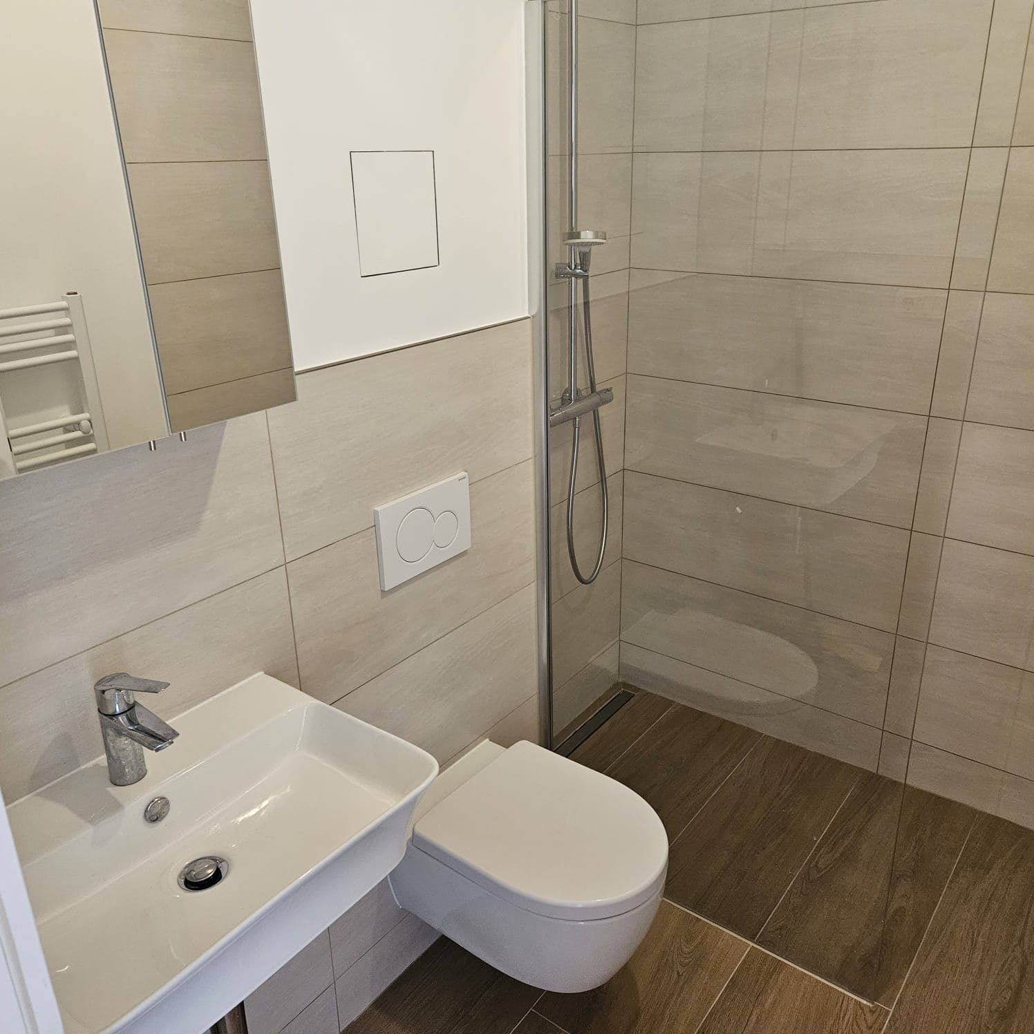 Dusche neu gefliest — Nachher
